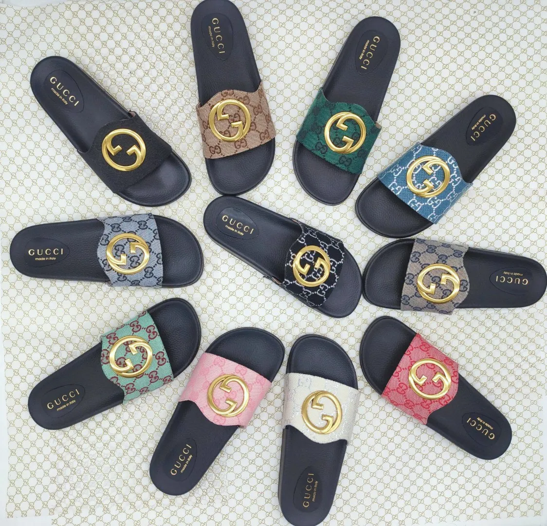 👟👟Ex-factory price 260👟👟 Same style for men and women, couple size🎗Gucci "Gucci" slippers, a much-anticipated one, so beautiful that it will melt your hearts❤! It is simply a masterpiece of extraordinary craftsmanship. It is a must-have for everyone. It is made by open molding. The foot feels Q-elastic and super soft. The upper foot is super delicate. Size number (35~48), exclusive model, with many layouts, there is always one you like🎉🎉